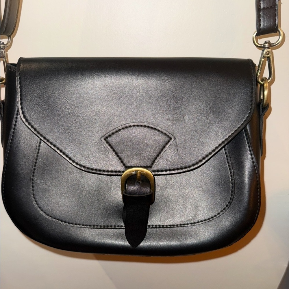 Classic Black Crossbody Saddle Bag with Gold Hardware ✨ - Picture 11 of 12
